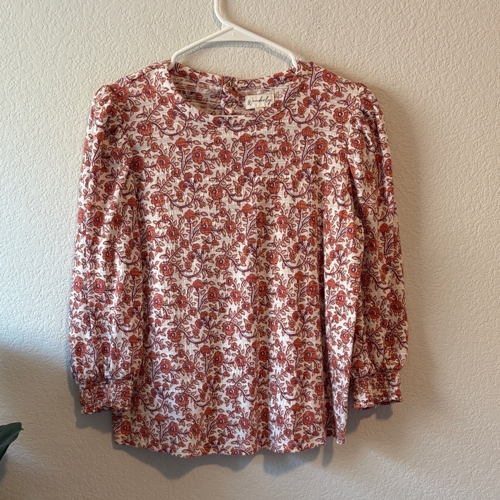 Wonderly Blouse with Floral Pattern and puff sleeves Small